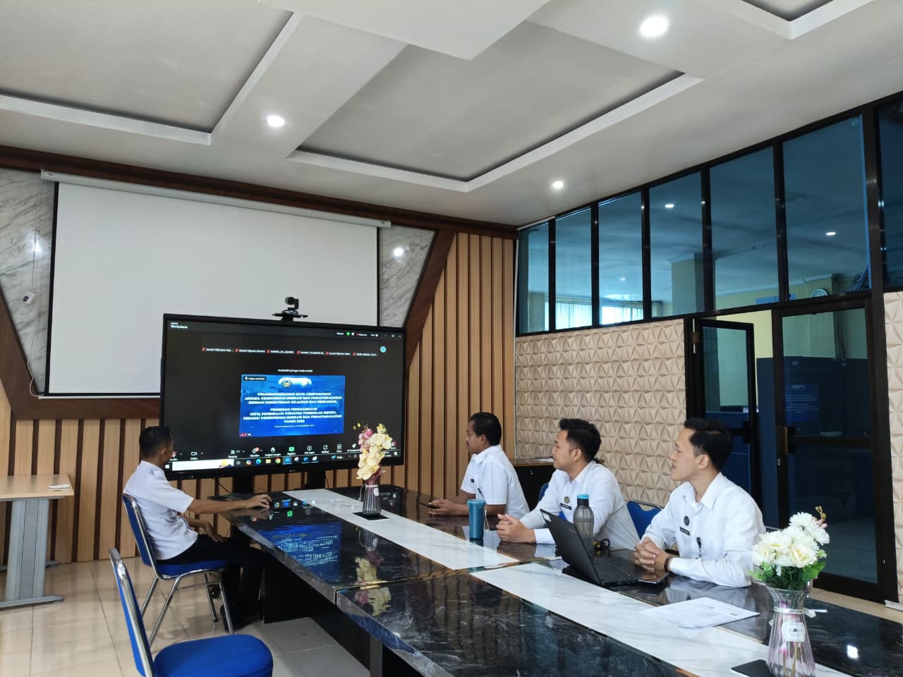 Imigrasi Kotabumi Ikuti Kegiatan Virtual Penandatanganan Nota Kesepahaman dan Pemberian Penghargaan Pegawai Berprestasi