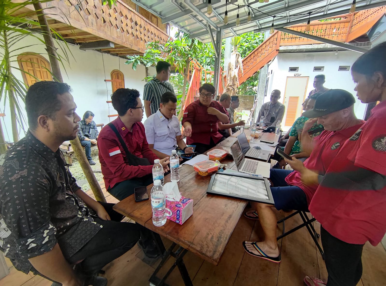 Operasi Gabungan Imigrasi Kotabumi: WNA Asal Amerika Ditemukan Miliki Izin Usaha Tak Sesuai