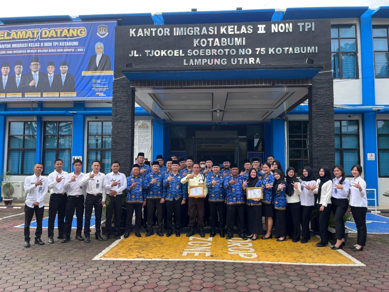 Upacara Hari Pahlawan di Imigrasi Kotabumi, Pegawai Teladan Diberi Apresiasi