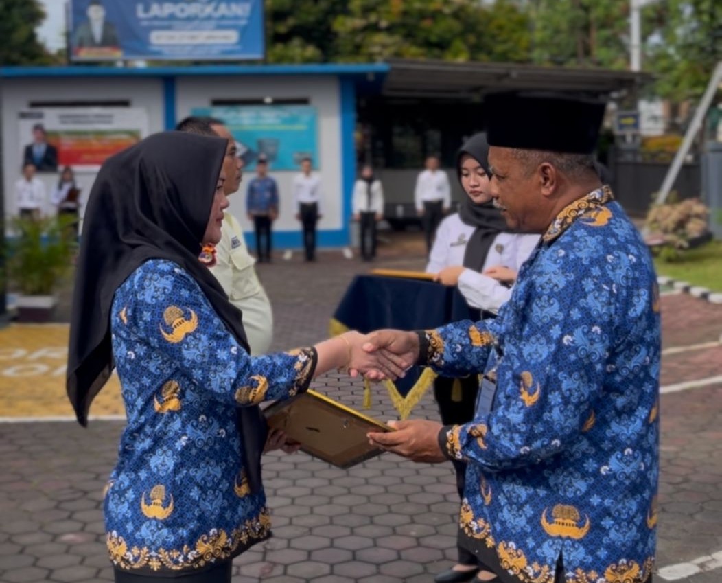 Upacara Hari Pahlawan di Imigrasi Kotabumi, Pegawai Teladan Diberi Apresiasi