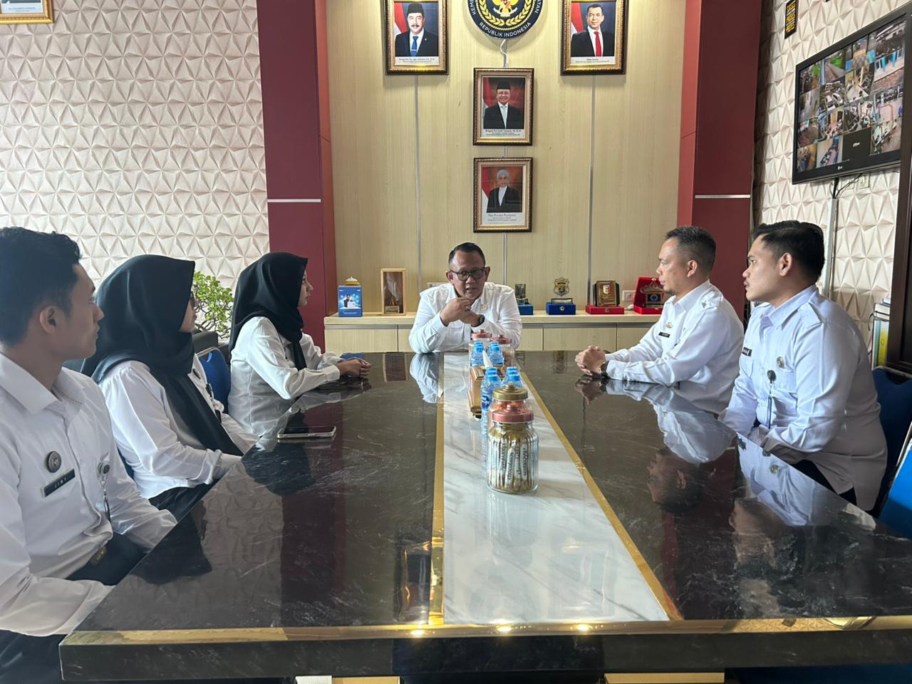 Kepala Kantor Imigrasi Kotabumi Pimpin Briefing Bersama Seksi Tikim