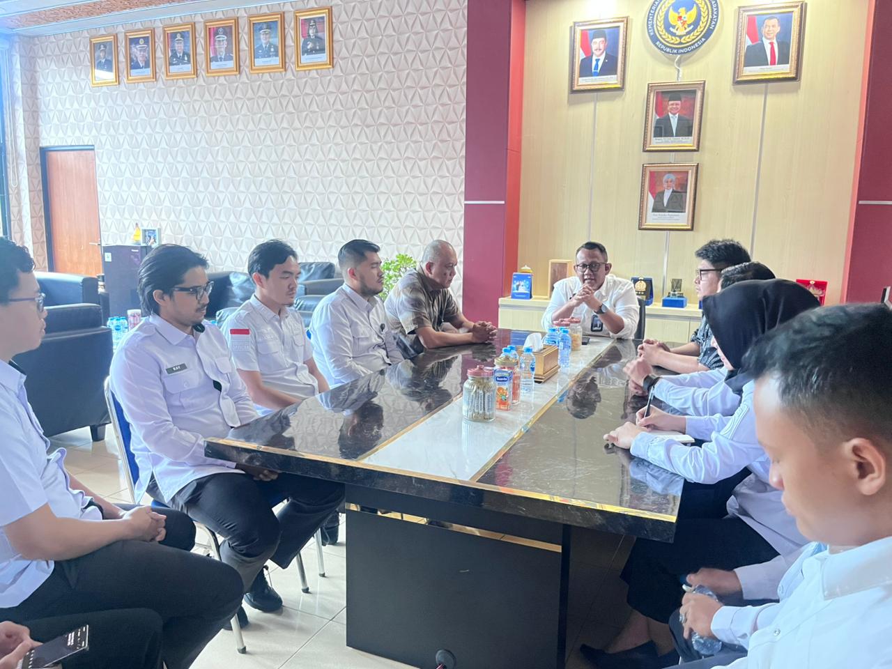 Kepala Kantor Imigrasi Kotabumi Pimpin Briefing Strategis Bersama Seksi Inteldakim