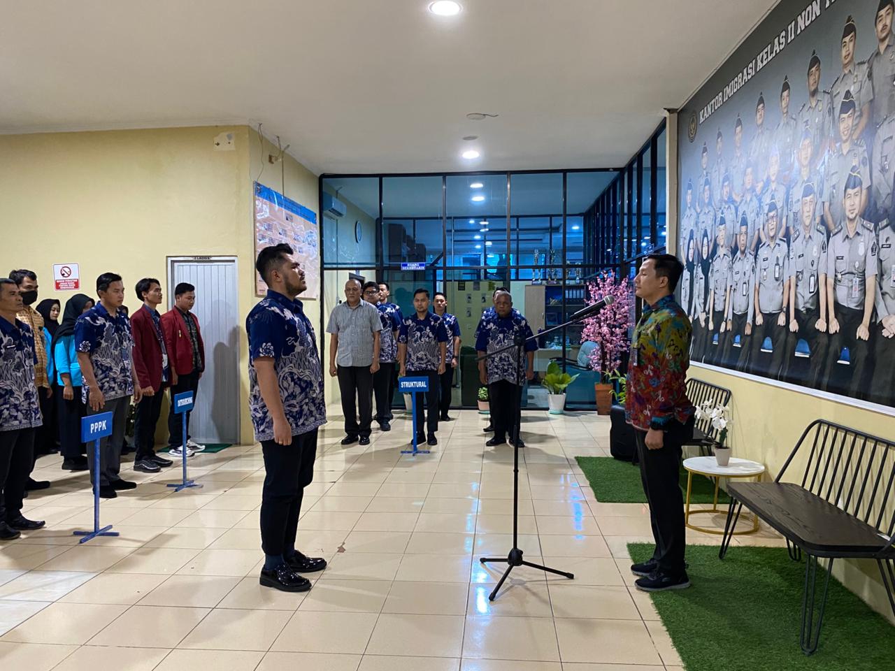 Apel Sore: Penguatan Disiplin dan Kesiapan Pegawai Imigrasi Kotabumi