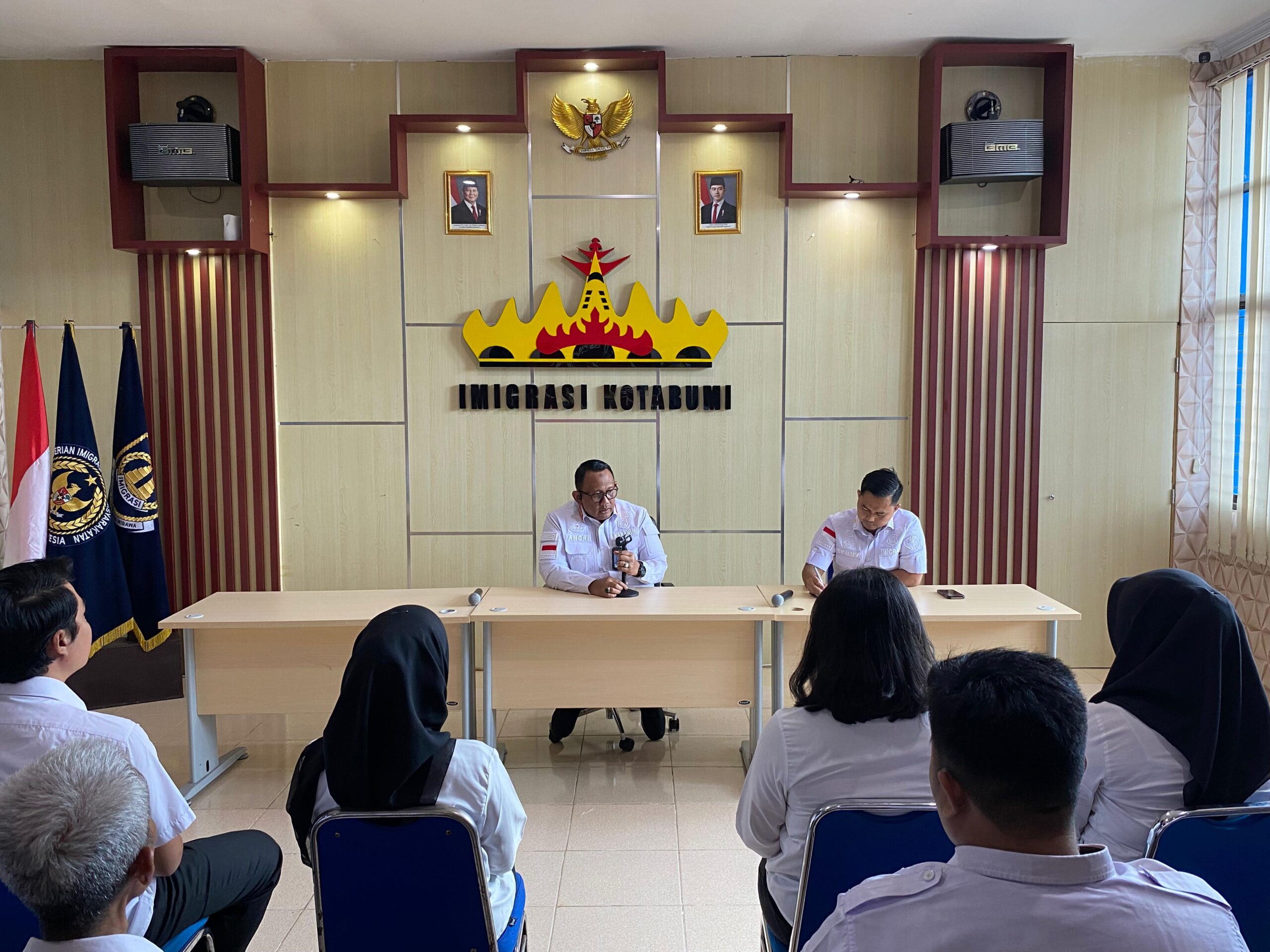 Kanim Kotabumi Laksanakan Briefing Seksi Dokumen Perjalanan dan Izin Tinggal Keimigrasian