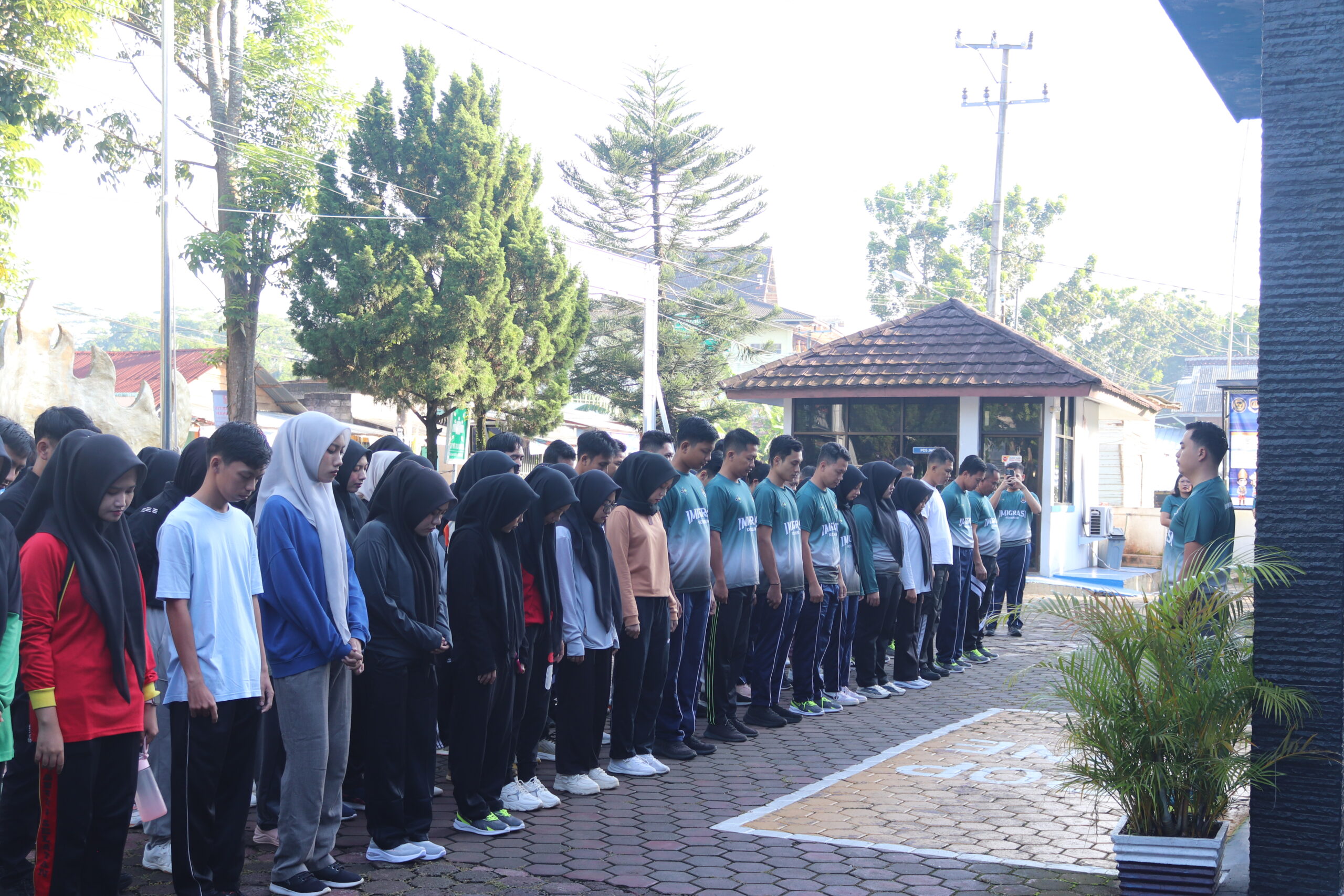 Jalan Sehat dan Latihan PBB Warnai Kegiatan Imigrasi Kotabumi