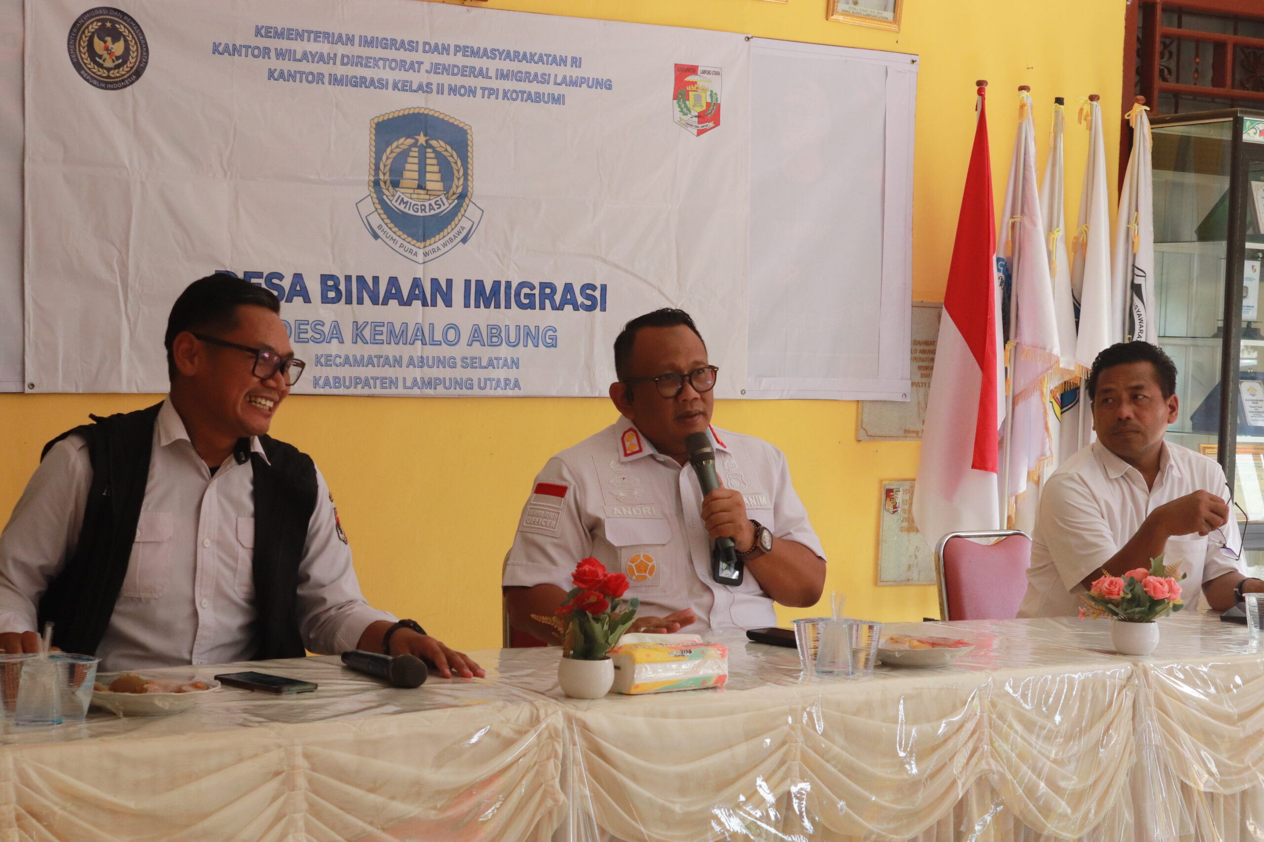 Imigrasi Kotabumi Gelar Bakti Sosial: Sembako untuk Anak Yatim di Desa Kemalo Abung