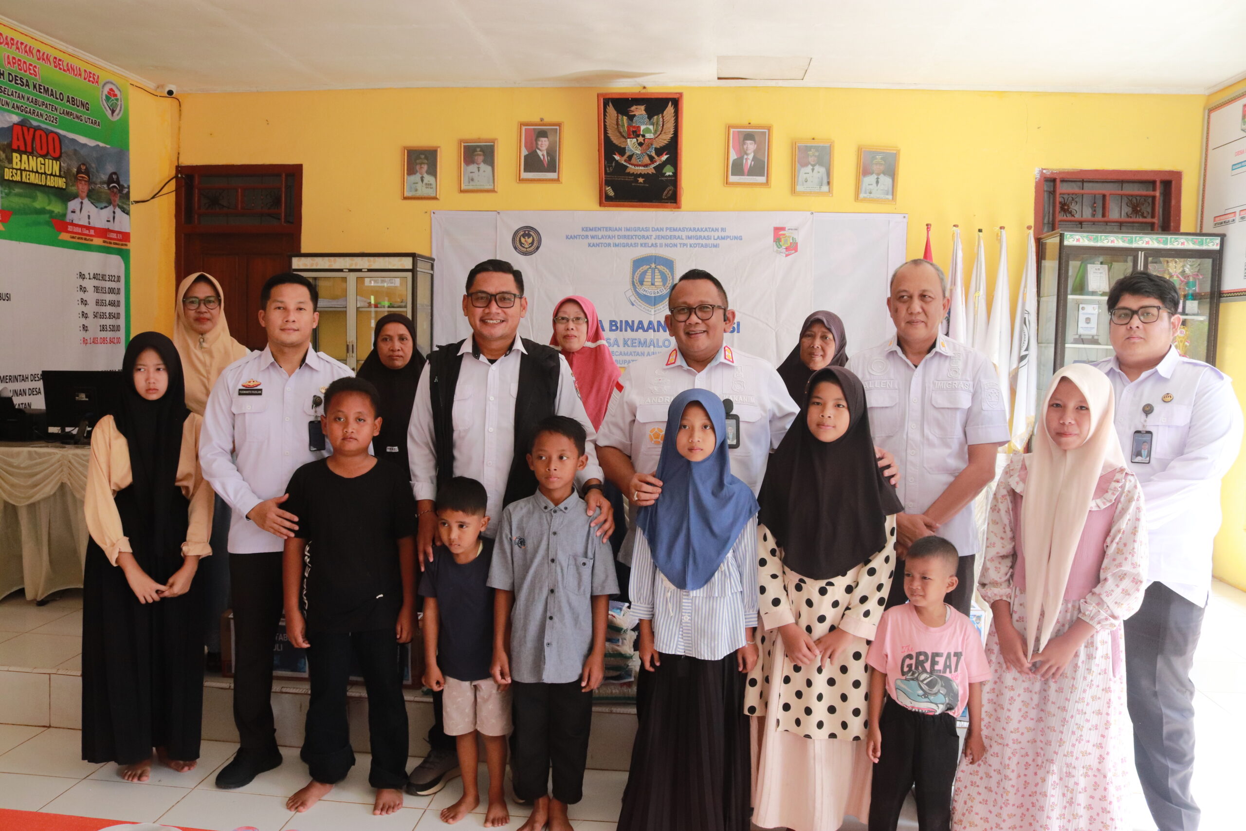 Imigrasi Kotabumi Gelar Bakti Sosial: Sembako untuk Anak Yatim di Desa Kemalo Abung