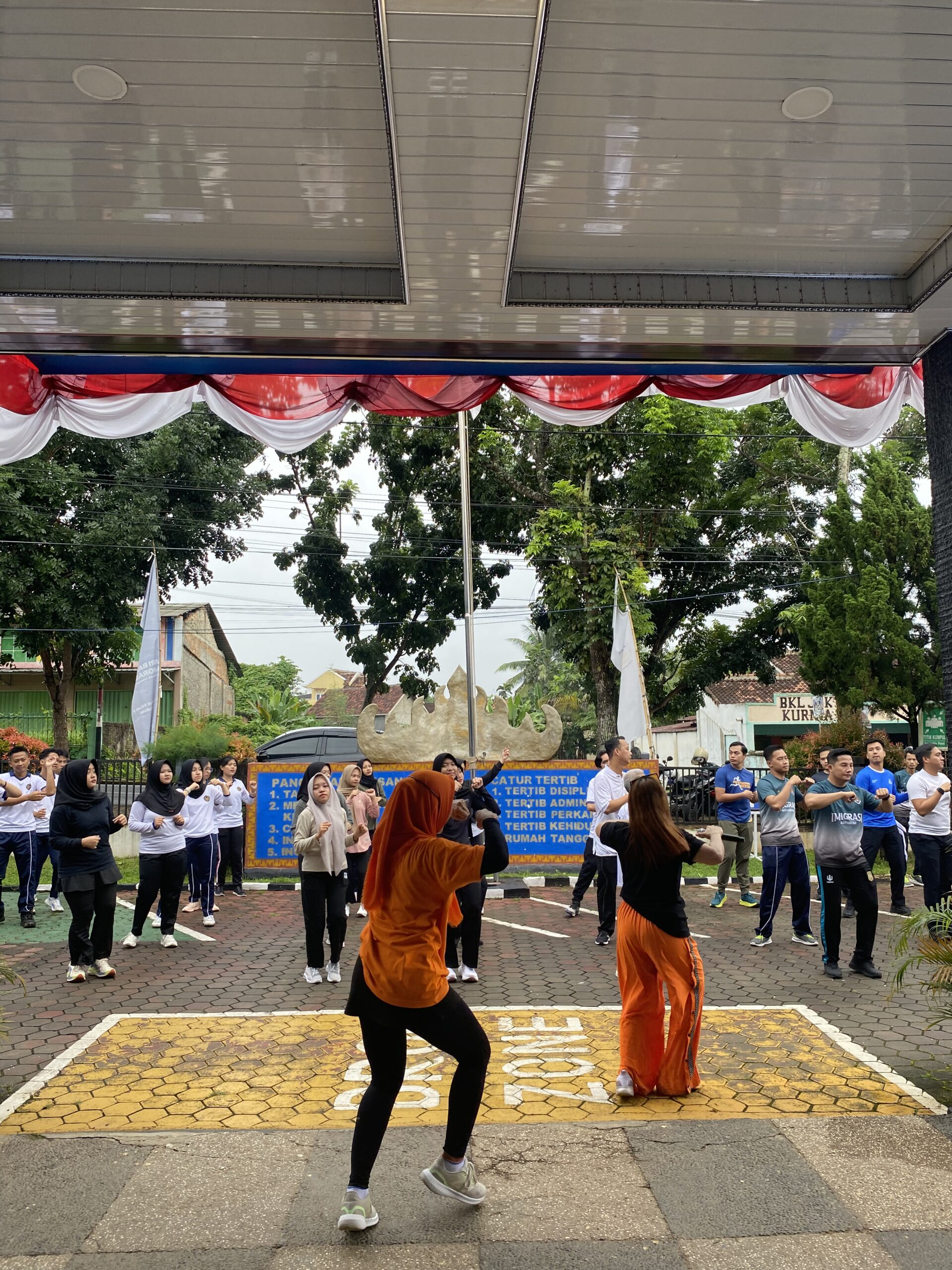 Kantor Imigrasi Kelas II Non TPI Kotabumi Laksanakan Senam Pagi Bersama