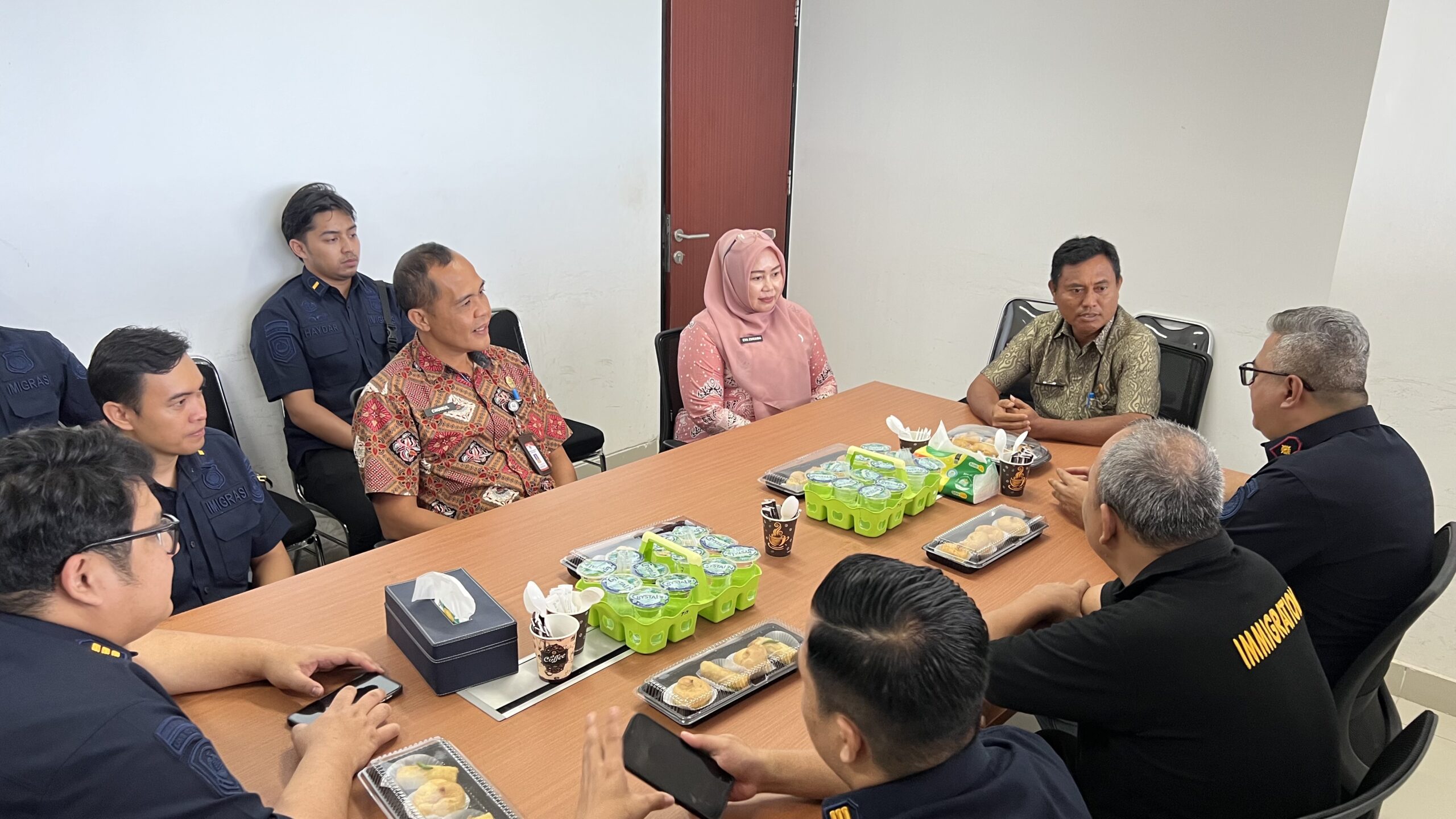 Kantor Imigrasi Kotabumi Perkuat Koordinasi dengan Kesbangpol Pesisir Barat