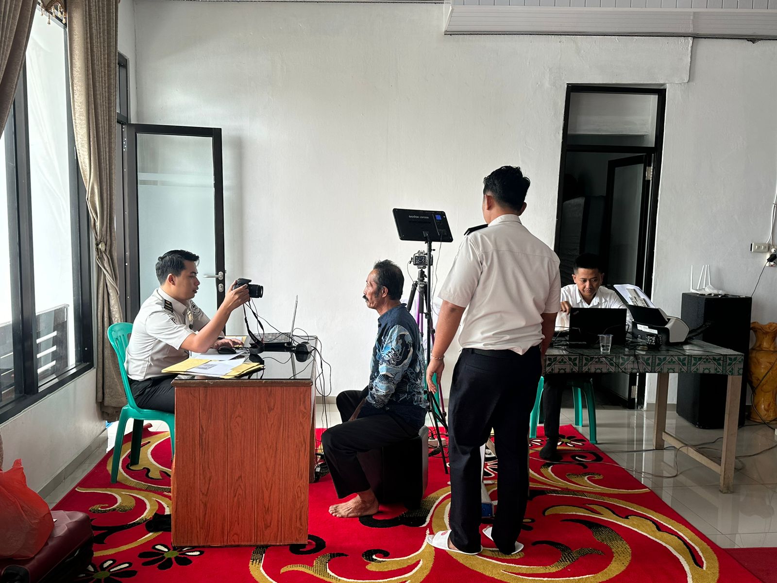 Layanan Mudah dan Cepat, Eazy Paspor Kotabumi Ringankan 52 Pemohon