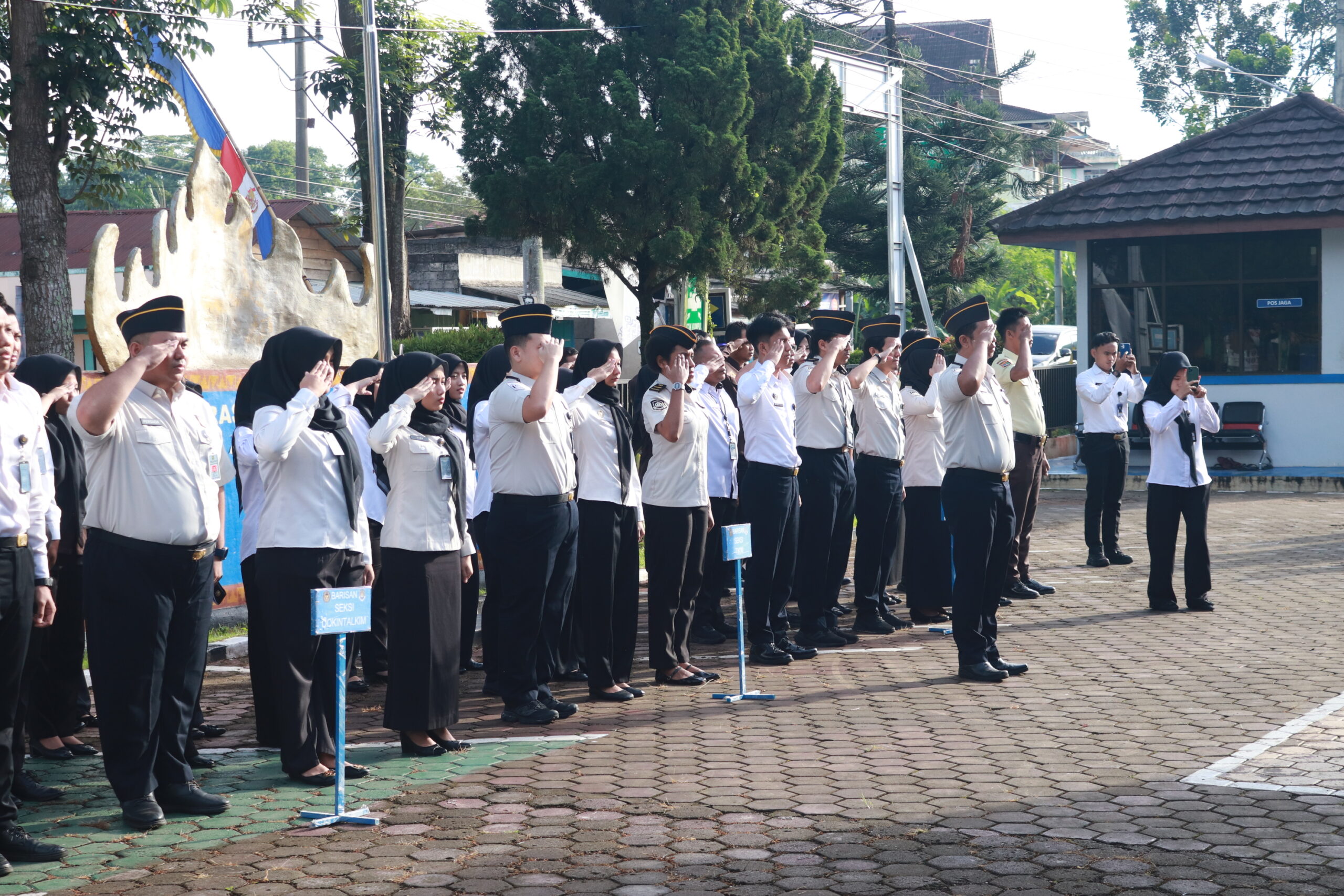 Apel Pagi dan Penyematan Kenaikan Pangkat Pegawai di Kantor Imigrasi Kotabumi