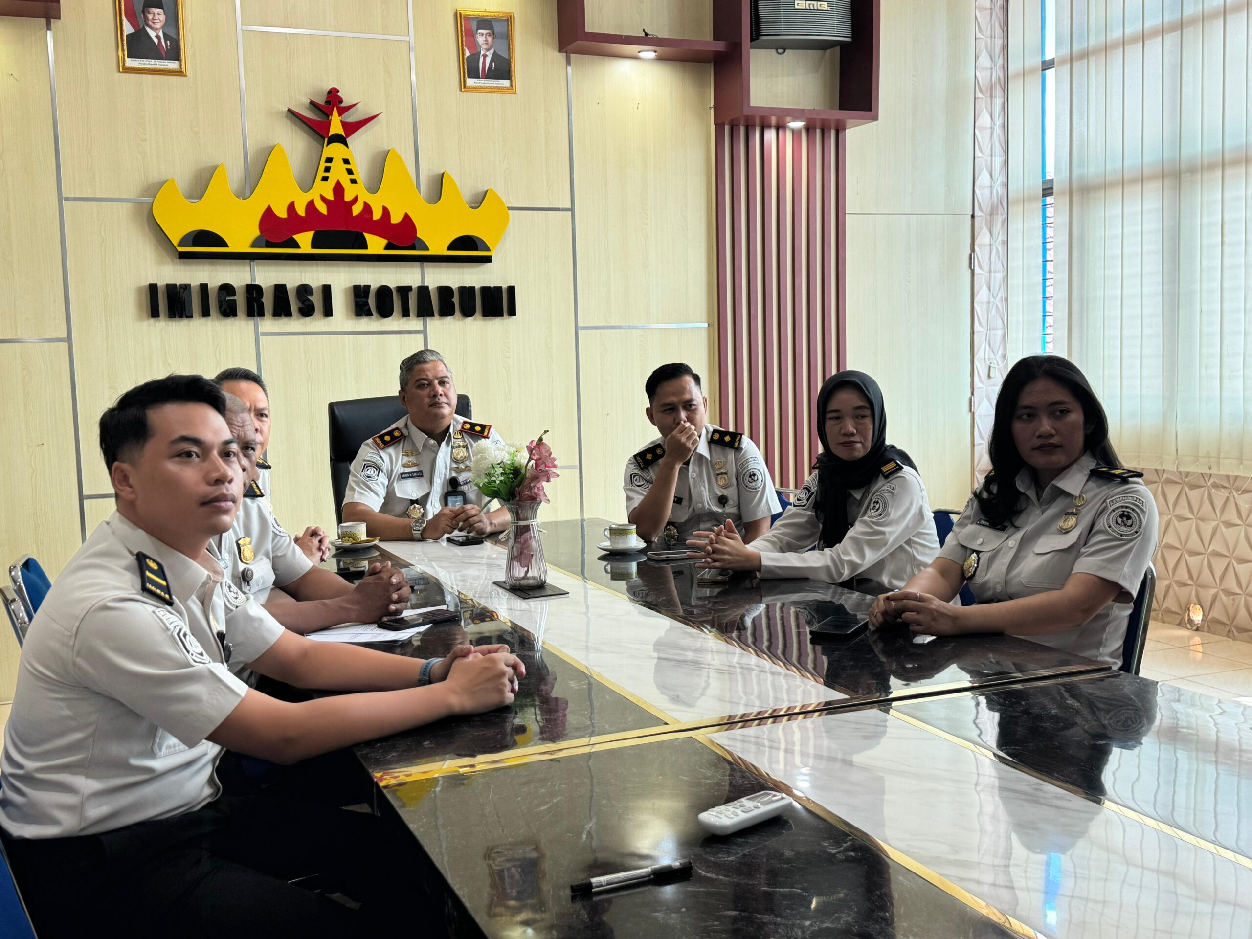 Pengarahan Umum Dirjen Imigrasi: Penguatan Tugas dan Fungsi Keimigrasian Melalui Zoom di Aula Kantor