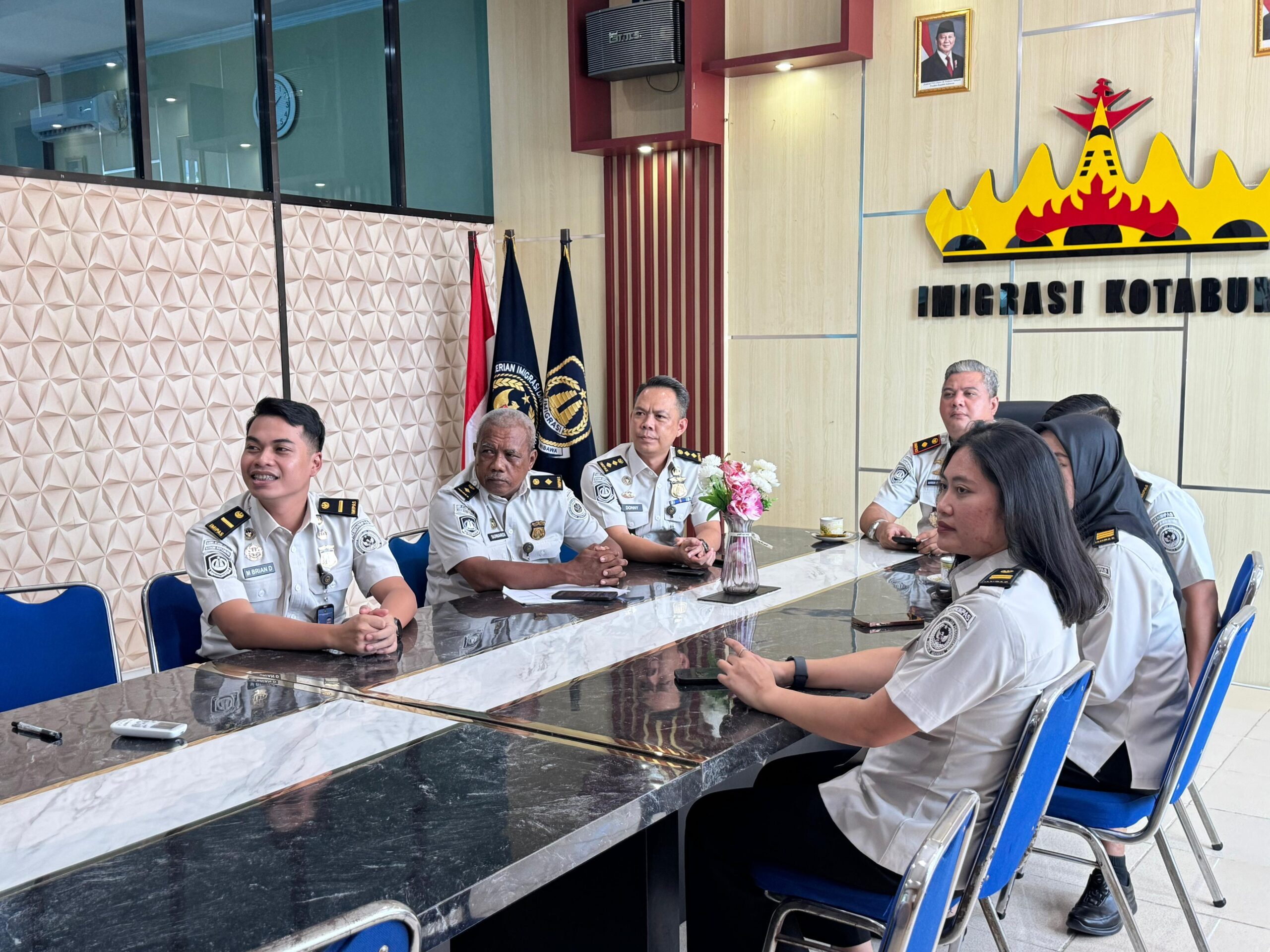 Pengarahan Umum Dirjen Imigrasi: Penguatan Tugas dan Fungsi Keimigrasian Melalui Zoom di Aula Kantor