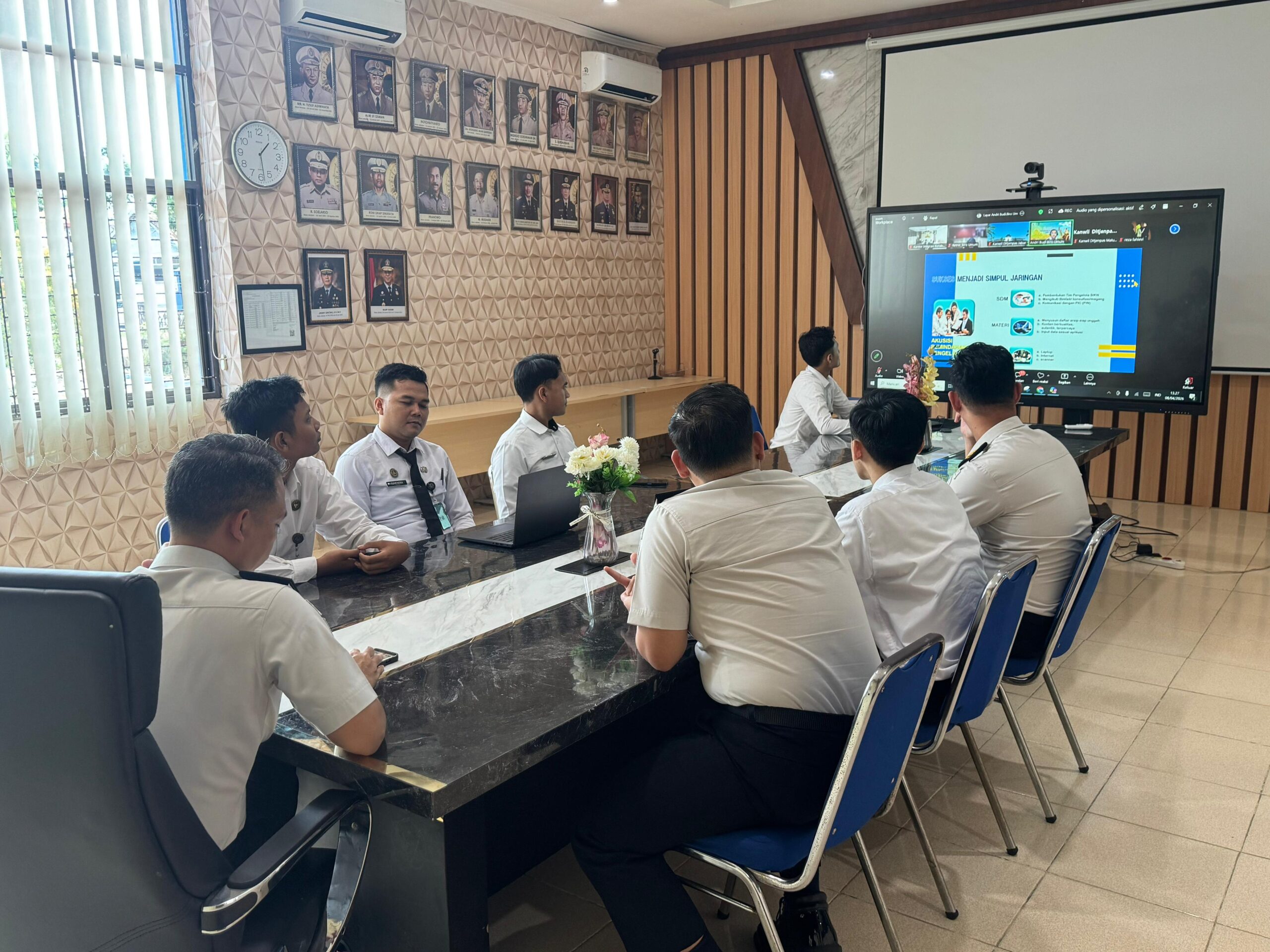 Kantor Imigrasi Kotabumi Ikuti Sosialisasi Aplikasi SIKN dan JIKN melalui Zoom Meeting di Aula Kantor