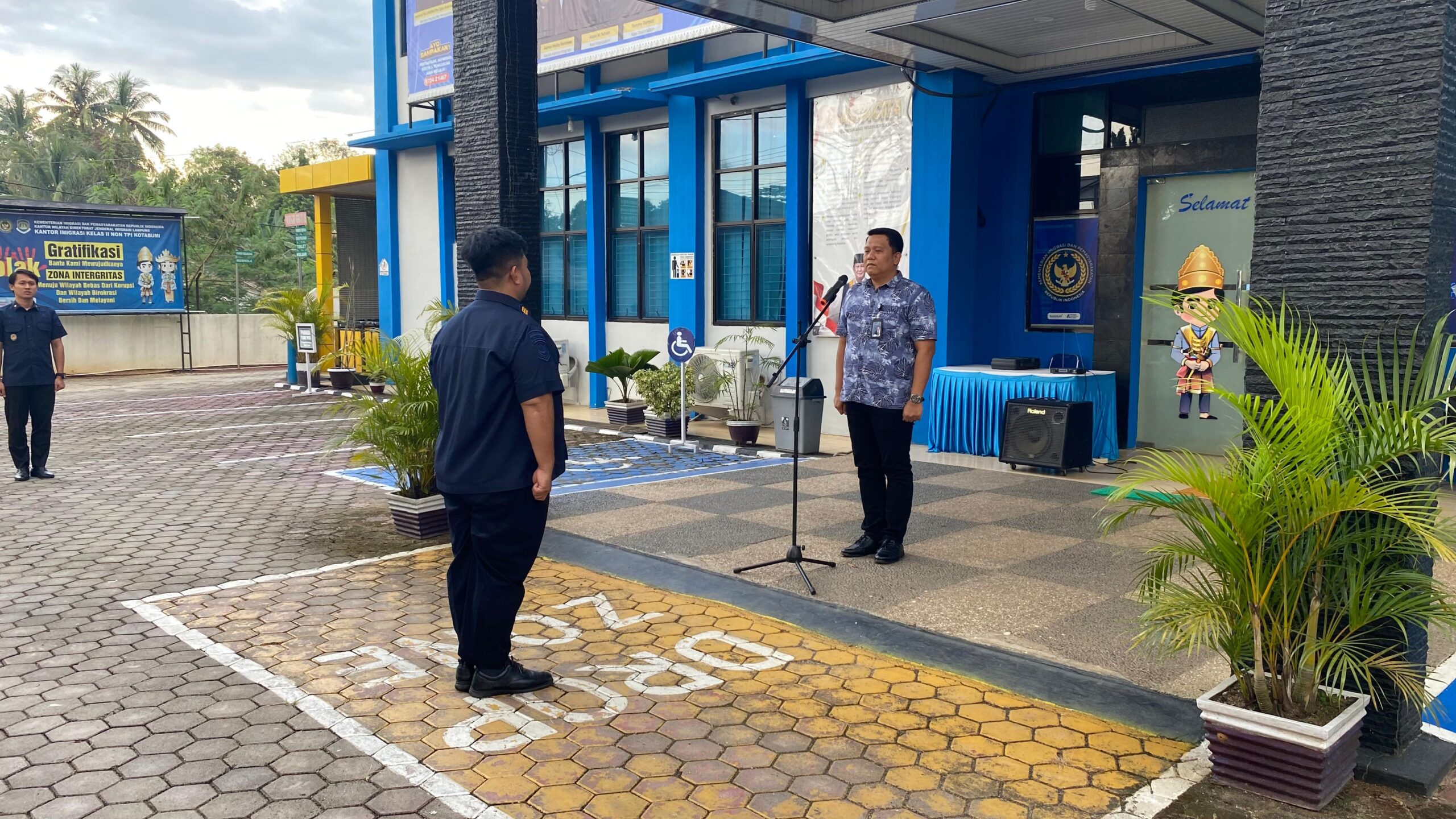 Kantor Imigrasi Kelas II Non TPI Kotabumi Gelar Apel Sore, Tekankan Disiplin dan Kebersihan Lingkungan Kerja