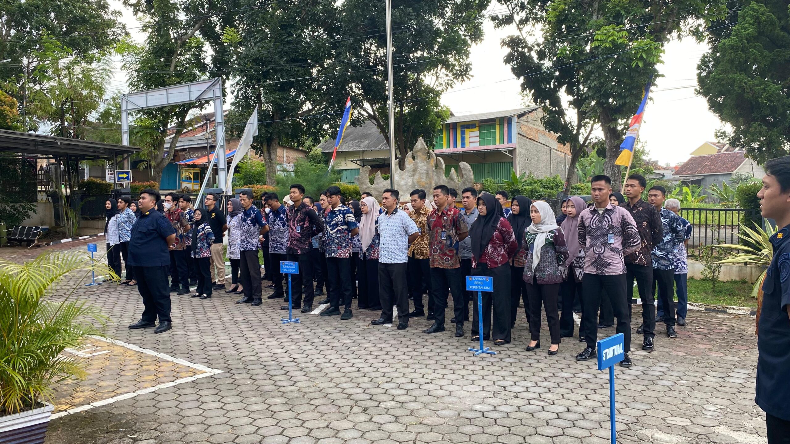 Kantor Imigrasi Kelas II Non TPI Kotabumi Gelar Apel Sore, Tekankan Disiplin dan Kebersihan Lingkungan Kerja
