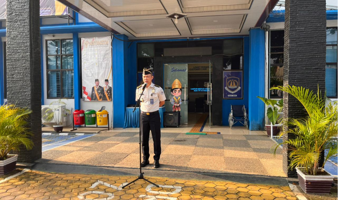 Penguatan Kebersihan, Pelayanan, dan Integritas dalam Apel Pagi Pegawai