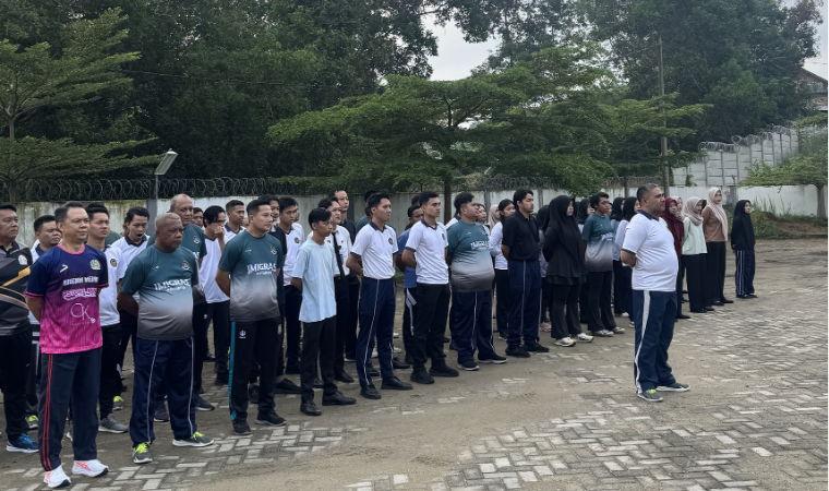 Kantor Imigrasi Kotabumi Laksanakan Jumat Bersih dan Apel Pagi Menuju WBK
