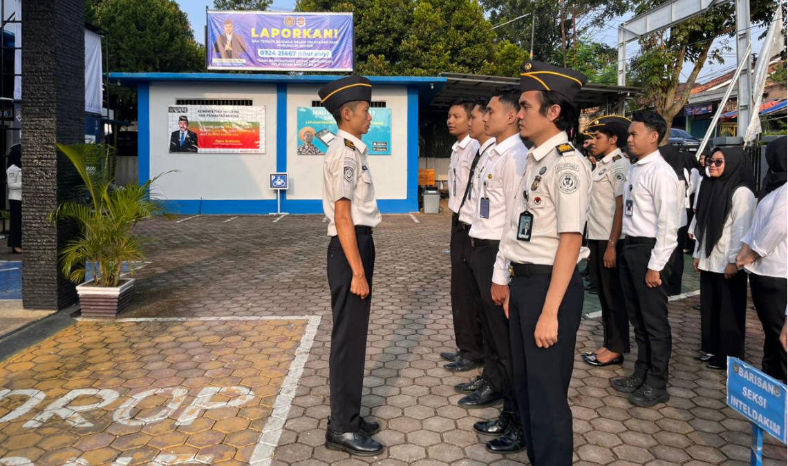 Penguatan Kebersihan, Pelayanan, dan Integritas dalam Apel Pagi Pegawai