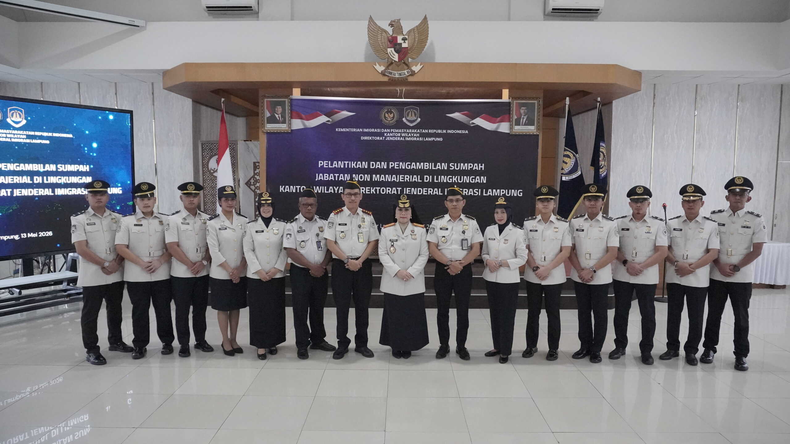 Pelantikan dan pengambilan Sumpah Jabatan Non Manajerial di lingkungan Kanwil Direktorat Jenderal Imigrasi Lampung