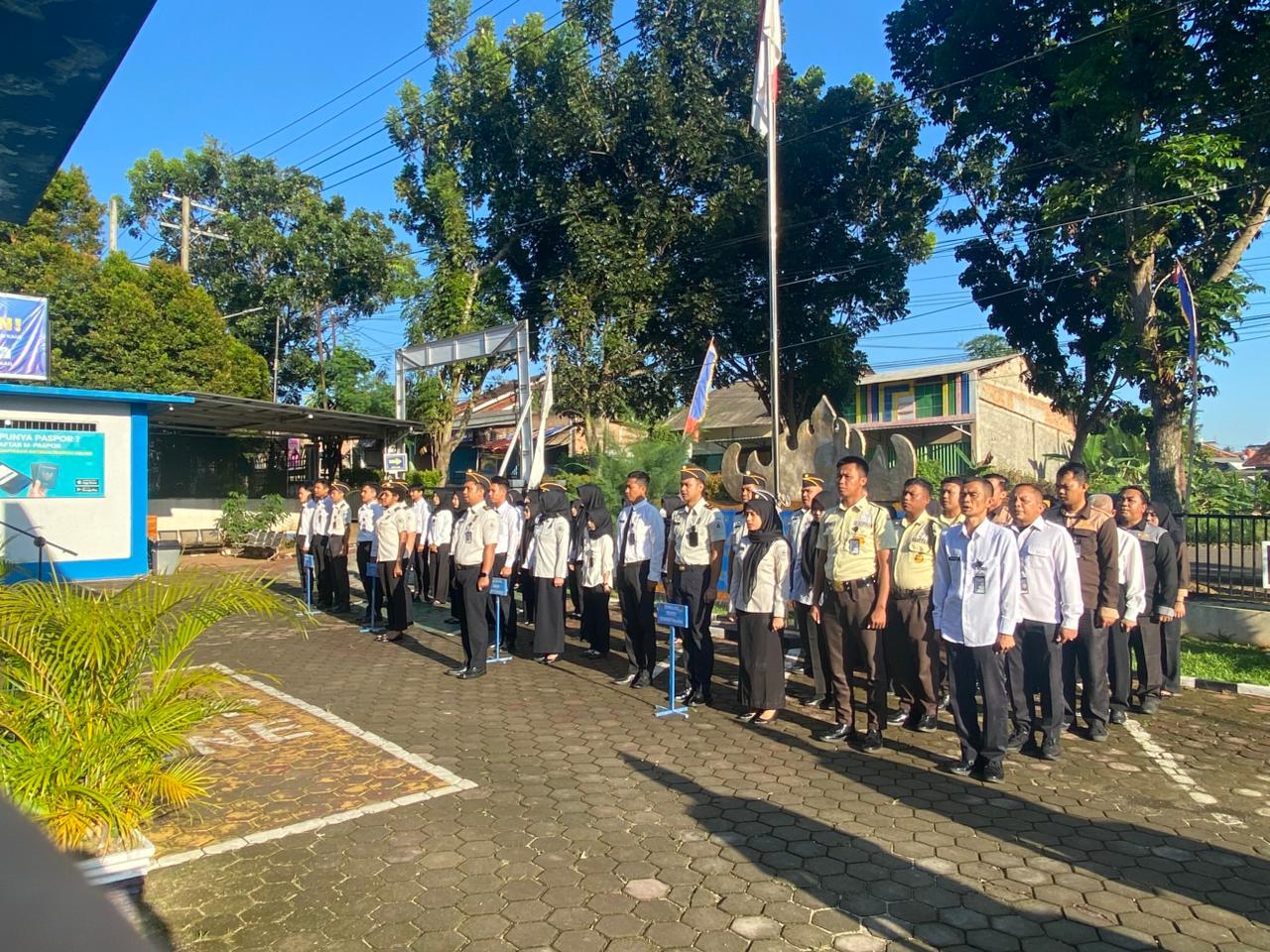 Apel Pagi Imigrasi Kotabumi Tekankan Disiplin dan Kebersihan Lingkungan Kerja