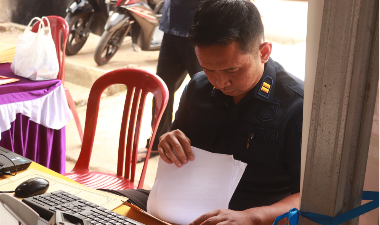 Imigrasi Lampung Utara Berikan Layanan Eazy Passport bagi Jamaah Umroh Arminareka Perdana Lampung Barat