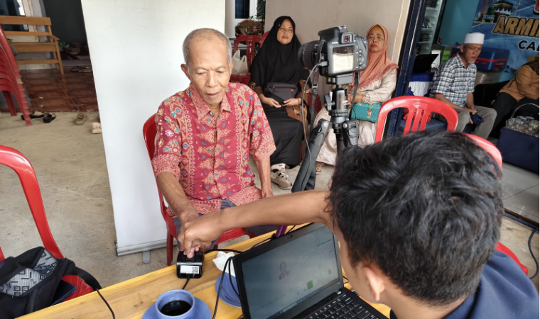 Imigrasi Lampung Utara Berikan Layanan Eazy Passport bagi Jamaah Umroh Arminareka Perdana Lampung Barat