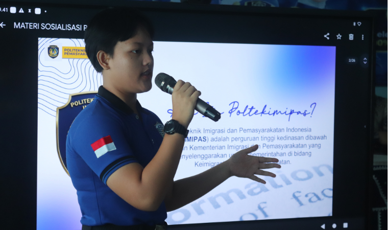 Taruna Poltekimipas Sosialisasikan Pendidikan Kedinasan di SMAN 3 Kotabumi