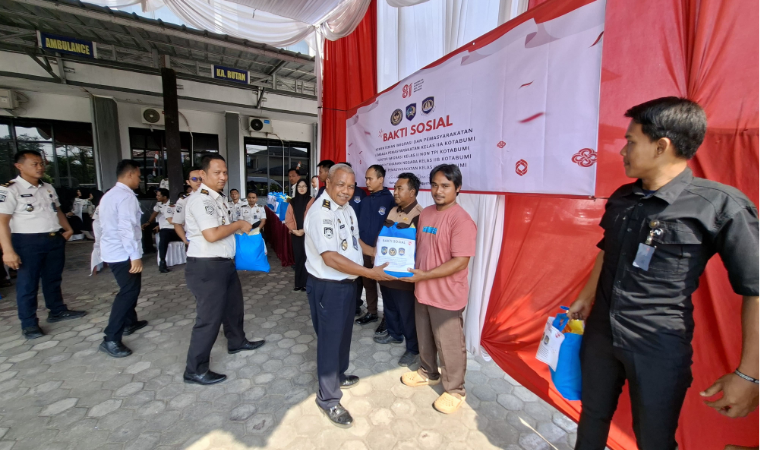 Kanim Lampung Utara Gelar Bakti Sosial Bersama UPT Kemenimipas Rayon Lampung Utara
