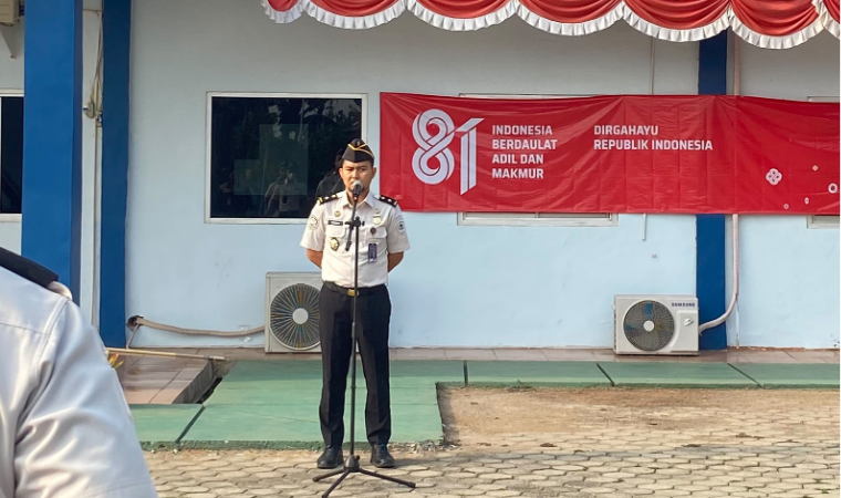 Tingkatkan Kewaspadaan Bencana hingga Serahkan Penghargaan Pegawai Teladan, Imigrasi Lampung Utara Gelar Apel Sore